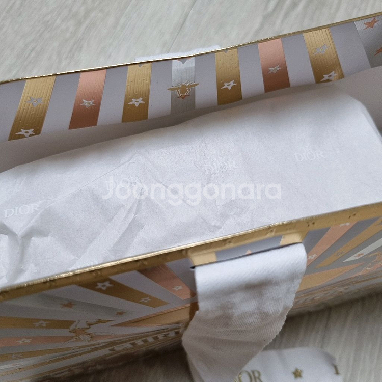 [새상품] 디올 뷰티 홀리데이 파우치(2025)--5