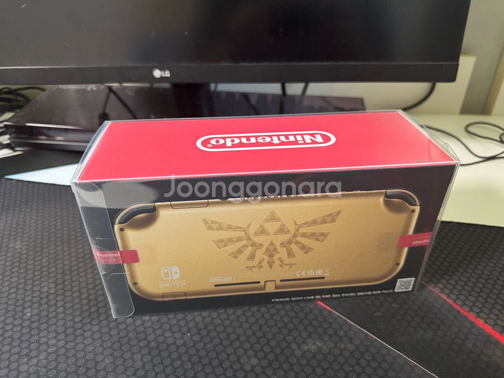 닌텐도 스위치 라이트 하이랄 에디션 미개봉--3