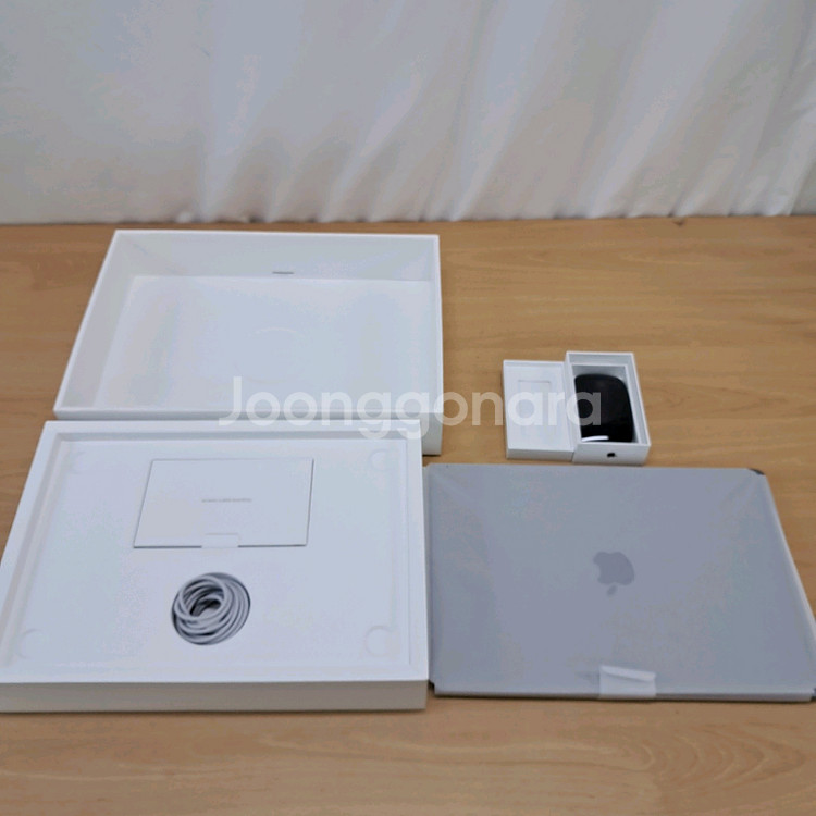 베터리100% 사이클6 매직마우스 맥북에어15 m3 8GB SSD256GB--0