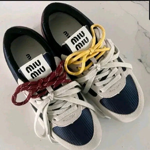 미우미우 스웨이드 스니커즈