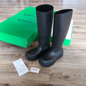 보테가베네타 퍼들 부츠 레인부츠루이비통생로랑프라다로퍼신발운동화구두부츠레인부츠스니커즈생로랑아식스나이키디올에르메스샤넬