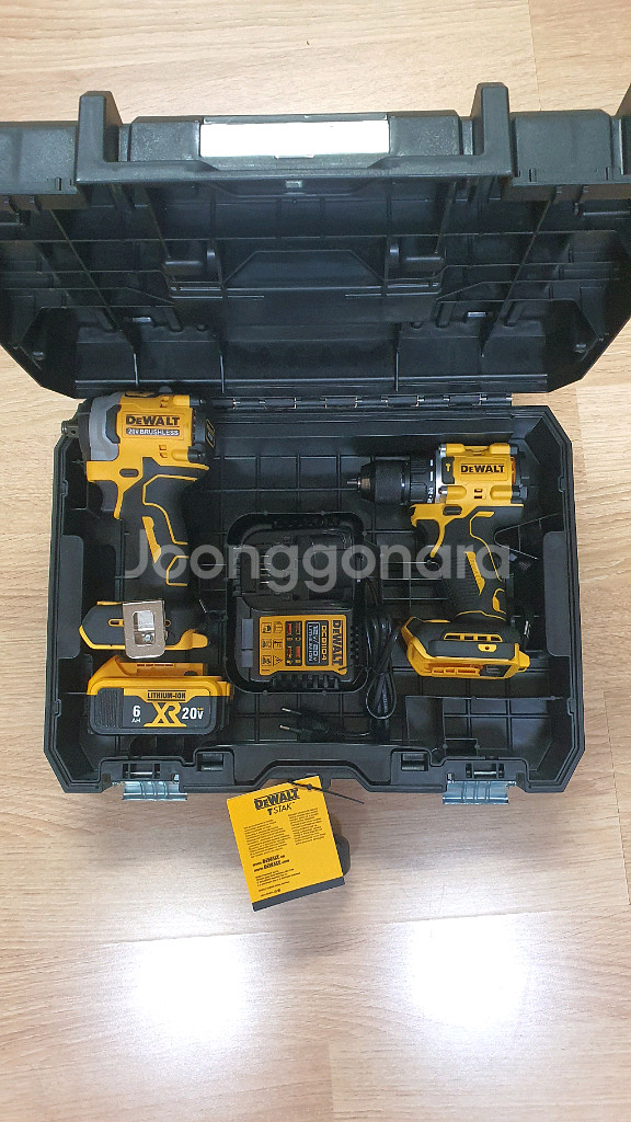 디월트 20V 브러시리스 임팩렌치+브러시리스 해머드릴 풀세트 호환 제품 정품 공구함--0