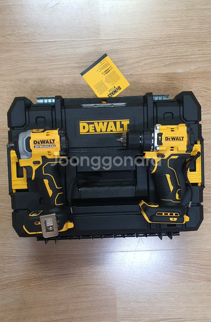 디월트 20V 브러시리스 임팩렌치+브러시리스 해머드릴 풀세트 호환 제품 정품 공구함--2