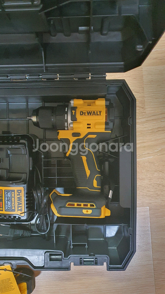 디월트 20V 브러시리스 임팩렌치+브러시리스 해머드릴 풀세트 호환 제품 정품 공구함--4