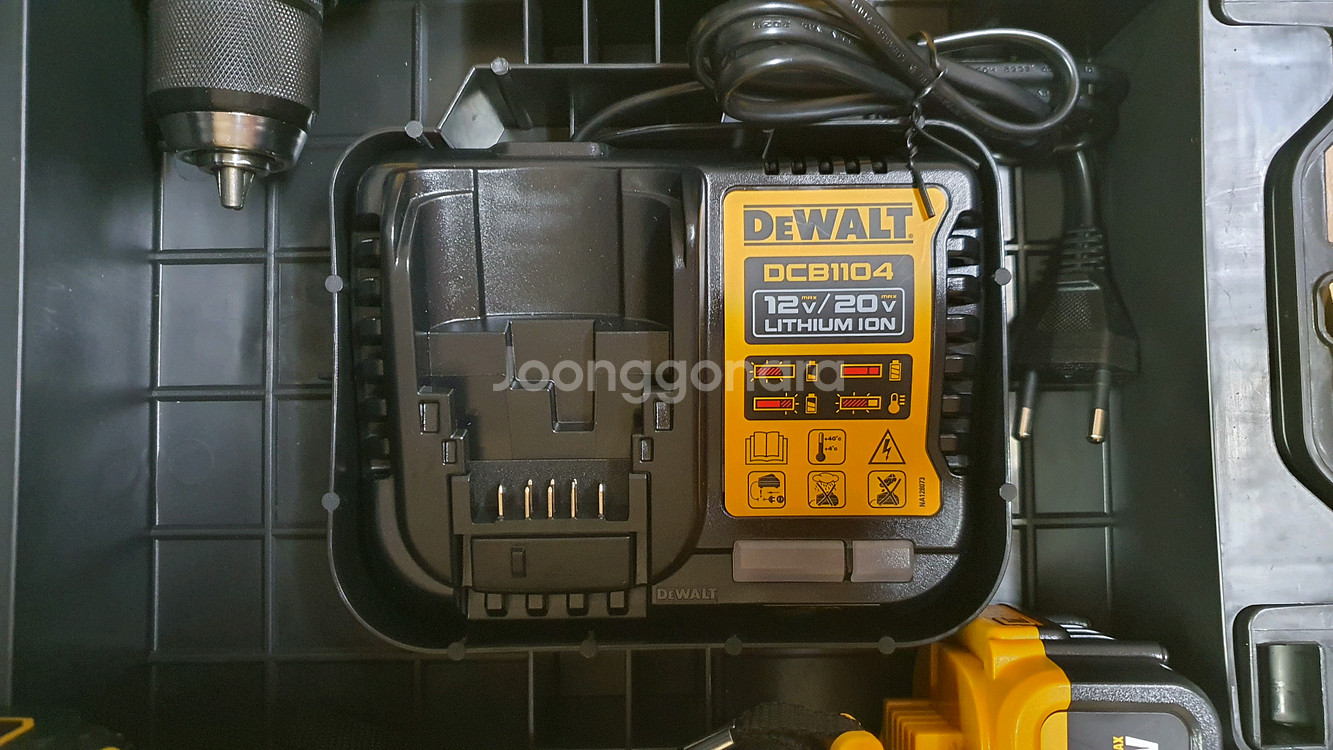 디월트 20V 브러시리스 임팩렌치+브러시리스 해머드릴 풀세트 호환 제품 정품 공구함--5
