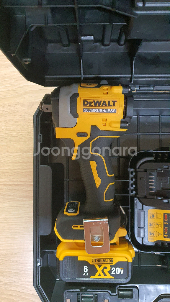 디월트 20V 브러시리스 임팩렌치+브러시리스 해머드릴 풀세트 호환 제품 정품 공구함--3