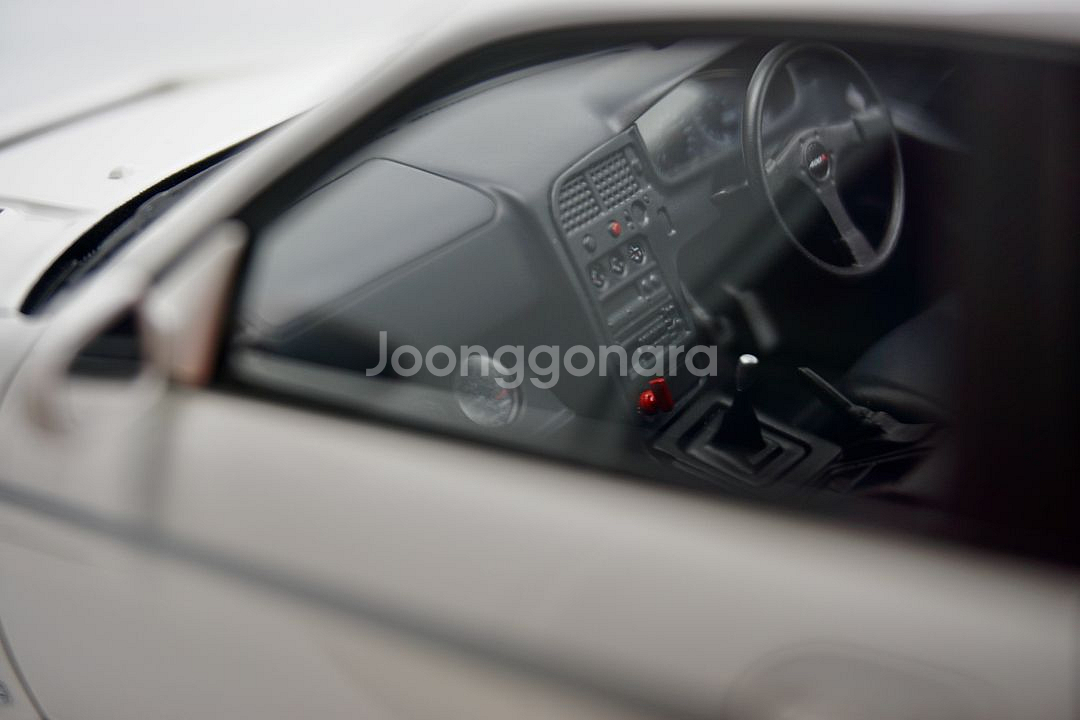 1/18 스카이라인 R33 이그니션모델 팝니다--5