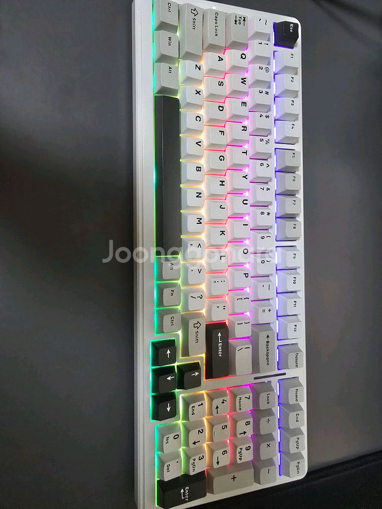 게이밍컴퓨터 세트로 판매 합니다.--2