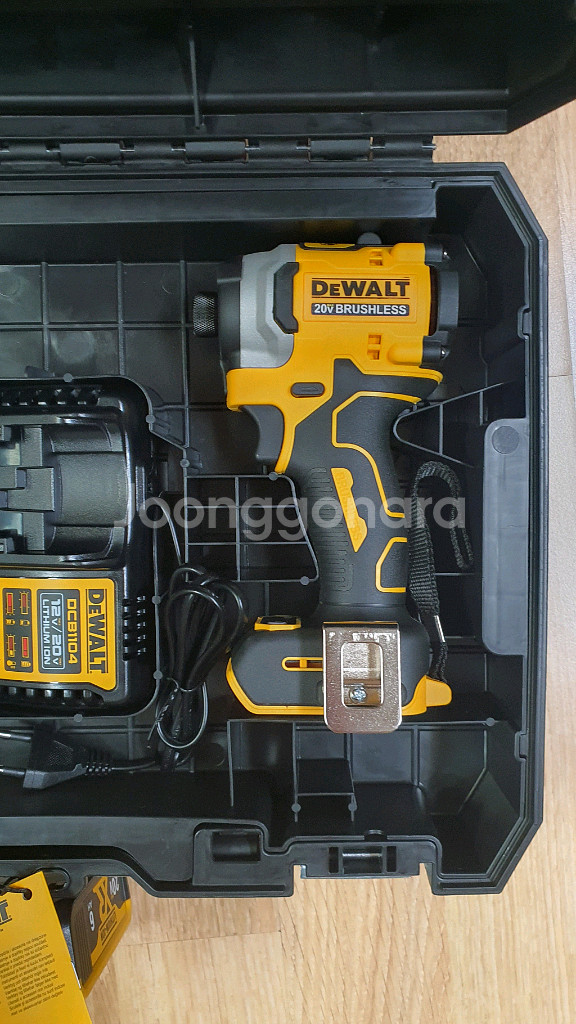 디월트 20V 브러시리스 DCF850 무선 임팩 드라이버 풀세트--1