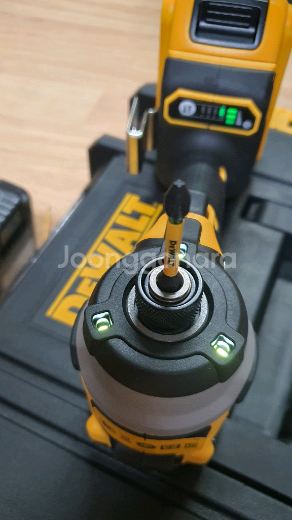 디월트 20V 브러시리스 DCF850 무선 임팩 드라이버 풀세트--3