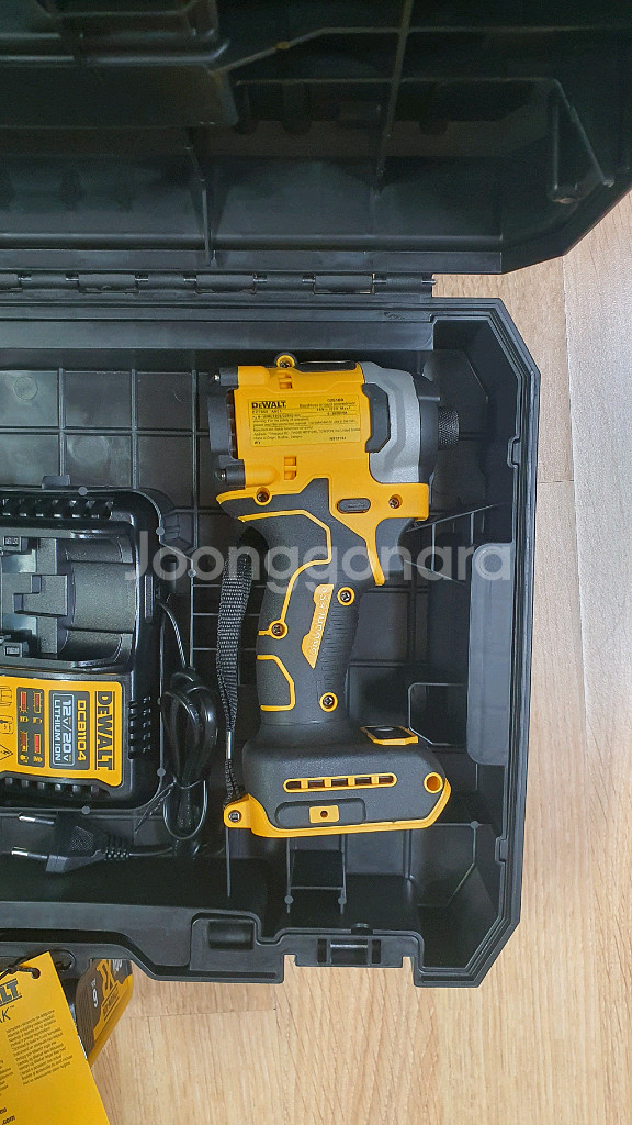 디월트 20V 브러시리스 DCF850 무선 임팩 드라이버 풀세트--2