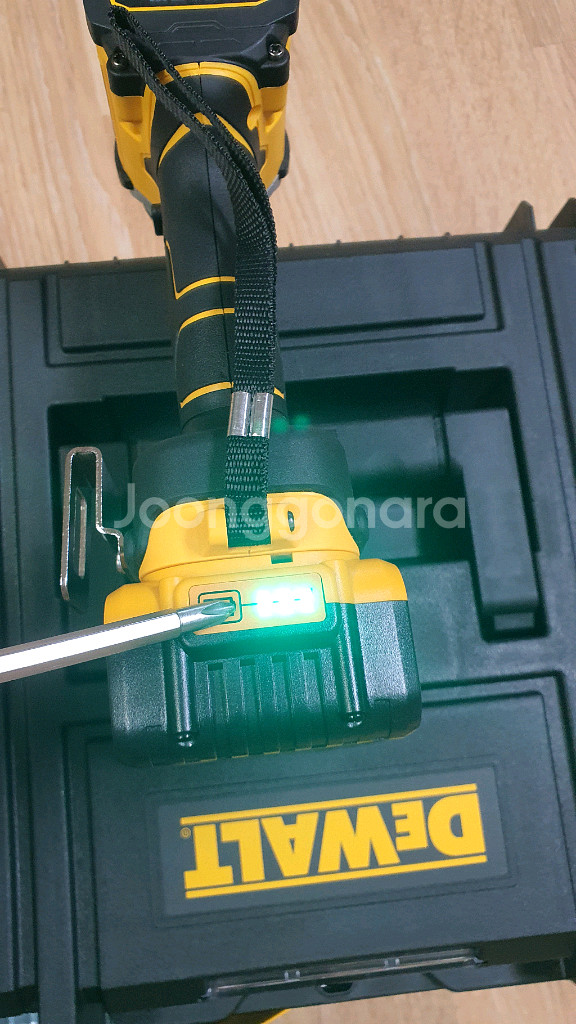 디월트 20V 브러시리스 DCF850 무선 임팩 드라이버 풀세트--5