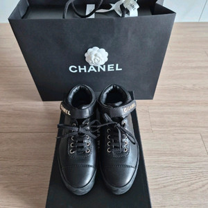 샤넬하이탑 스니커즈 36.5
