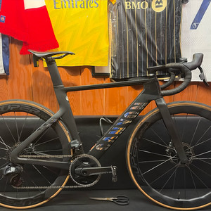 캐니언 에어로드 3세대 cfr