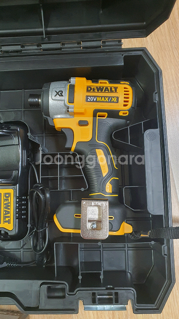 디월트 브러시리스 DCF887 임팩 드라이버 풀세트--1
