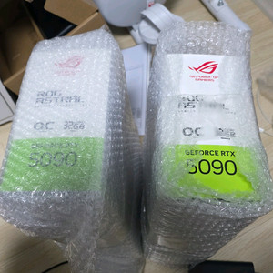 Asus astral 5090 미개봉 블랙1/ 화이트1