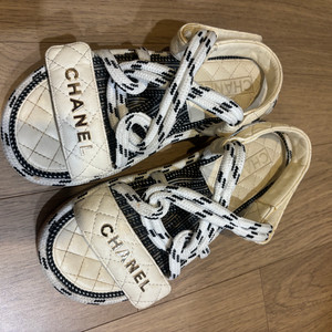 샤넬 여성 샌들 37 사이즈