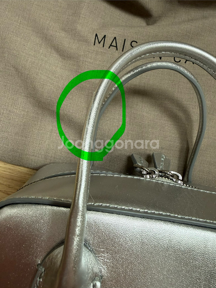 메종카나우 보스턴백 S 실버색상 팝니다--1