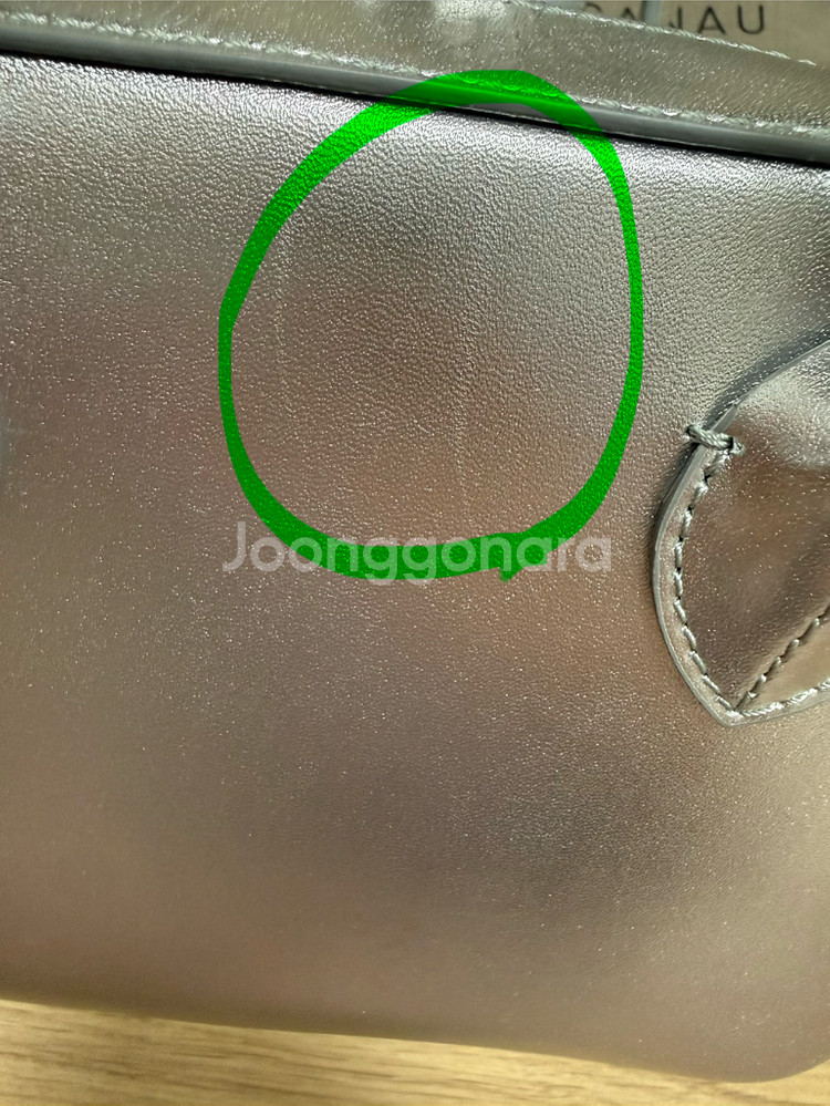 메종카나우 보스턴백 S 실버색상 팝니다--3
