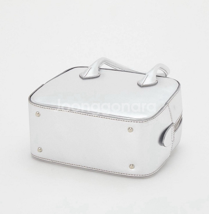 메종카나우 보스턴백 S 실버색상 팝니다--4