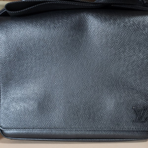 1회착 루이비통 디스트릭트 에어로그램 크로스백 메신저백