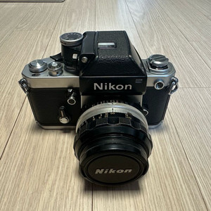 니콘 F2 바디 + 50.4 렌즈 셋트 팝니다