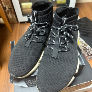 발렌시아가 스피드러너 275