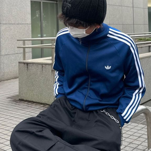 아디다스 레트로 네이비 트랙탑 105