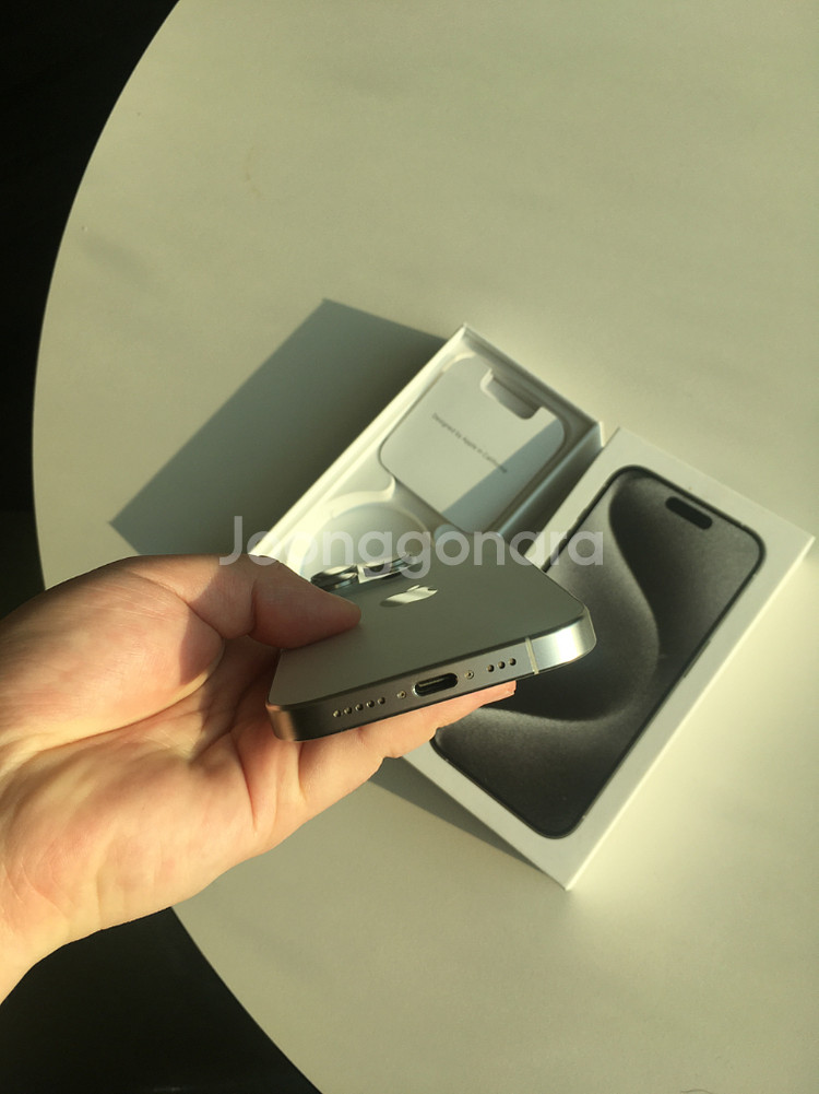 아이폰 15 프로 화이트 티타늄 256GB--1