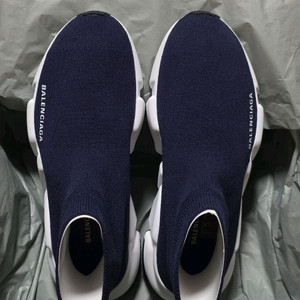 정품 발렌시아가 스피드러너 스니커즈 네이비 37 새상품