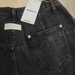 DONTBELATE 투턱 와이드 데님 블랙