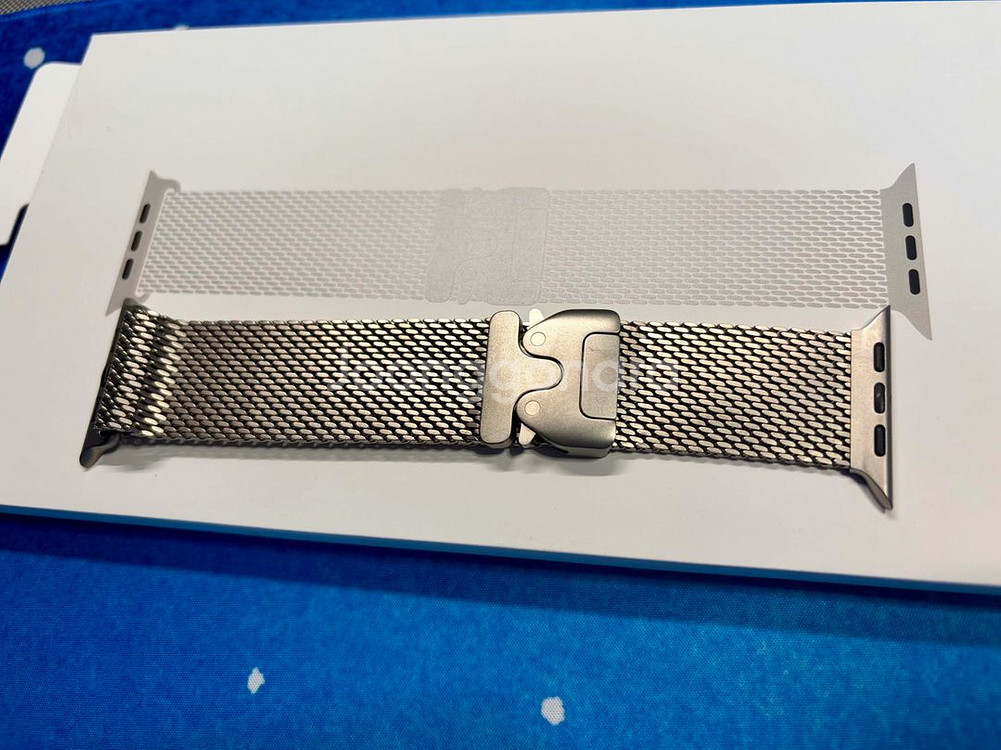애플 정품 내추럴 티타늄 밀레니즈 루프 애플워치 스트랩 판매합니다--0