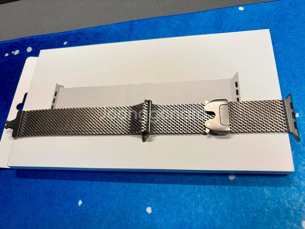 애플 정품 내추럴 티타늄 밀레니즈 루프 애플워치 스트랩 판매합니다--5