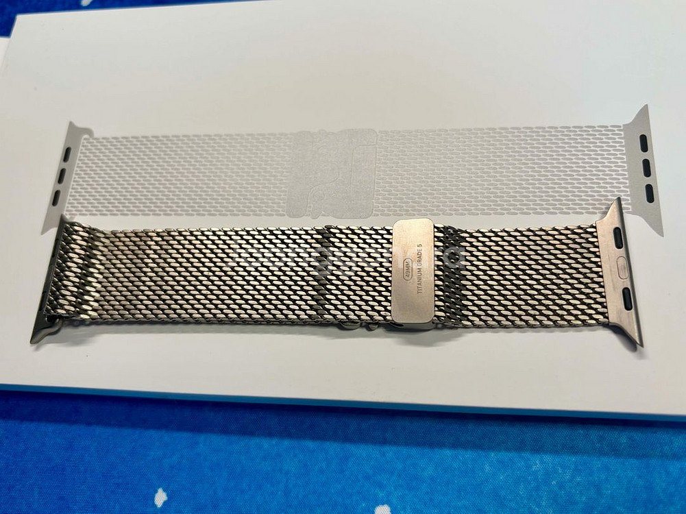 애플 정품 내추럴 티타늄 밀레니즈 루프 애플워치 스트랩 판매합니다--4