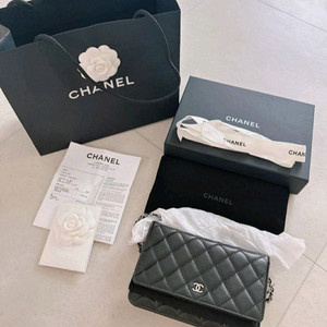 샤넬 WOC 클래식 캐비어 블랙 은장 30번대