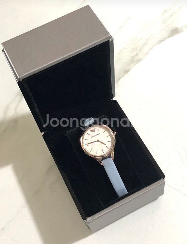 [랩핑그대로. 미사용새제품]엠포리오 아르마니 여성 가죽 시계--3