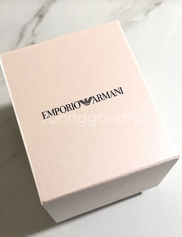 [랩핑그대로. 미사용새제품]엠포리오 아르마니 여성 가죽 시계--1