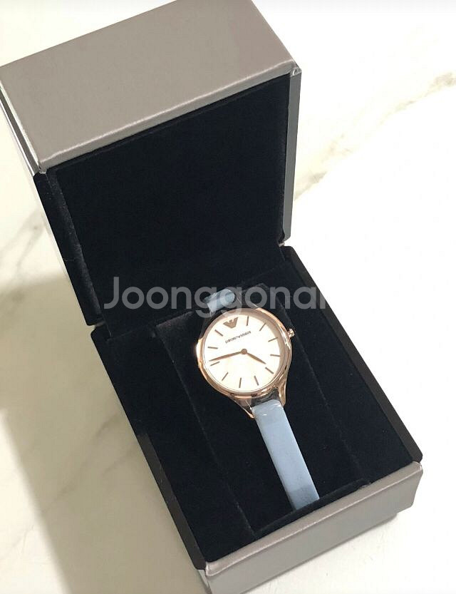 [랩핑그대로. 미사용새제품]엠포리오 아르마니 여성 가죽 시계--0