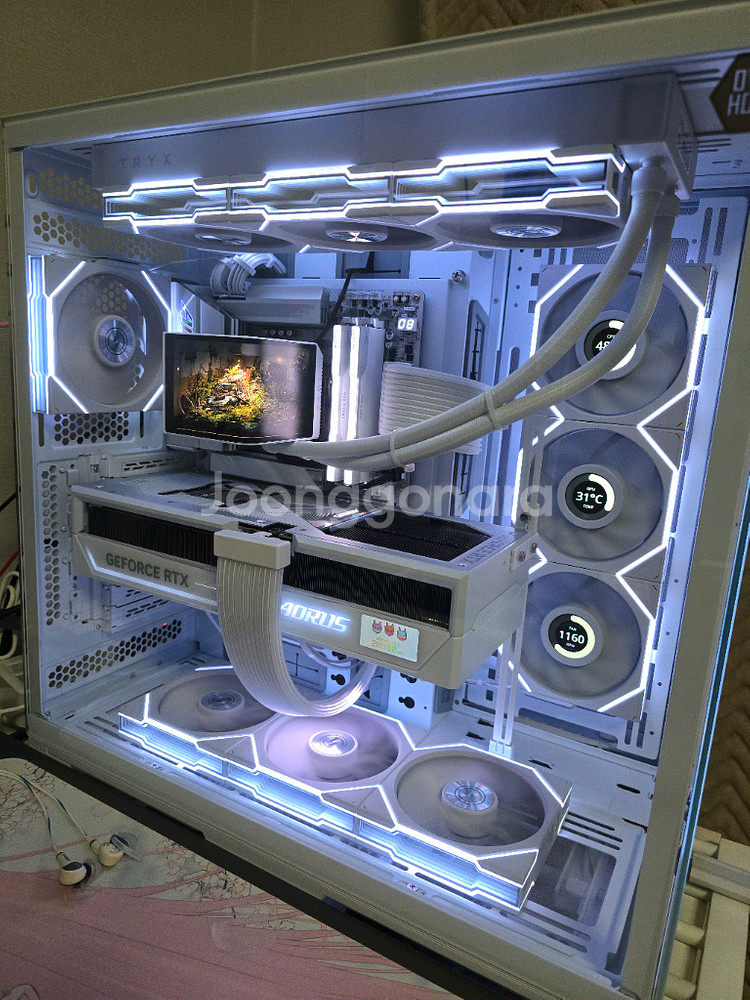 5090 화이트 고성능 게이밍 PC 본체--1