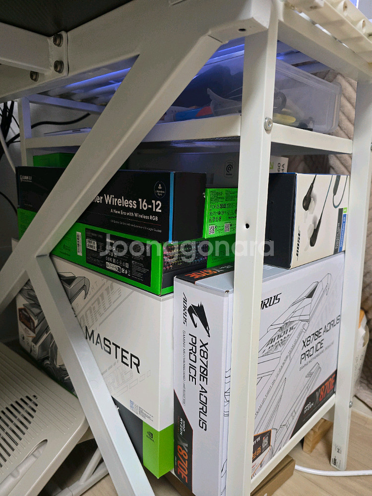 5090 화이트 고성능 게이밍 PC 본체--2