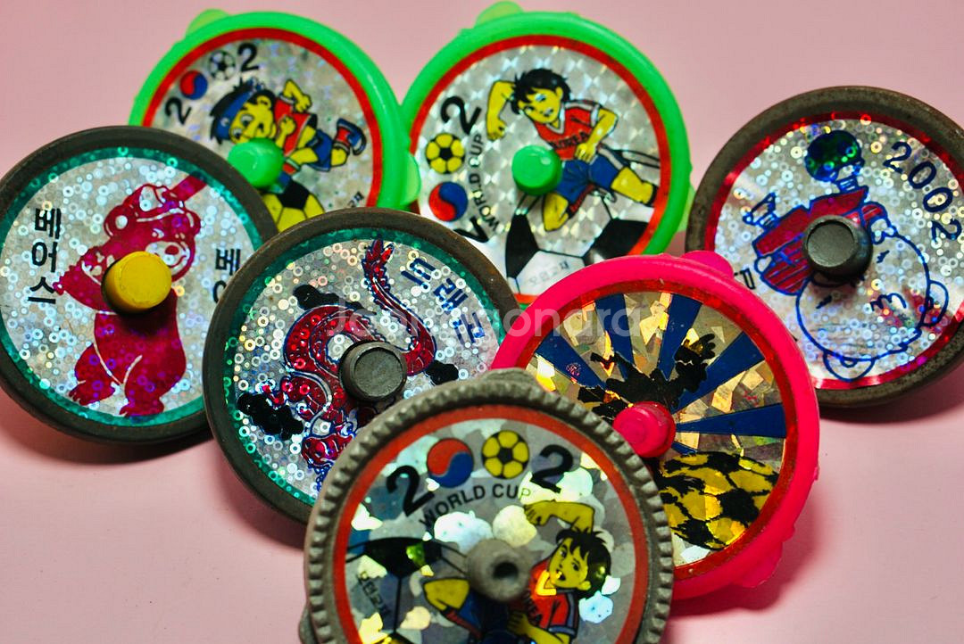 옛날 팽이 7개 돌팽이 철팽이 1개 플라스틱 팽이 6개--0