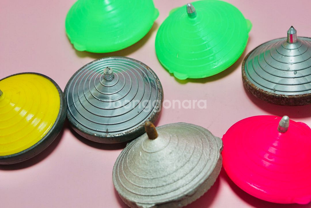 옛날 팽이 7개 돌팽이 철팽이 1개 플라스틱 팽이 6개--2