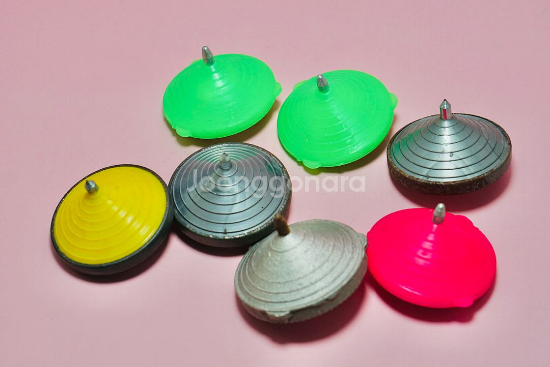 옛날 팽이 7개 돌팽이 철팽이 1개 플라스틱 팽이 6개--1