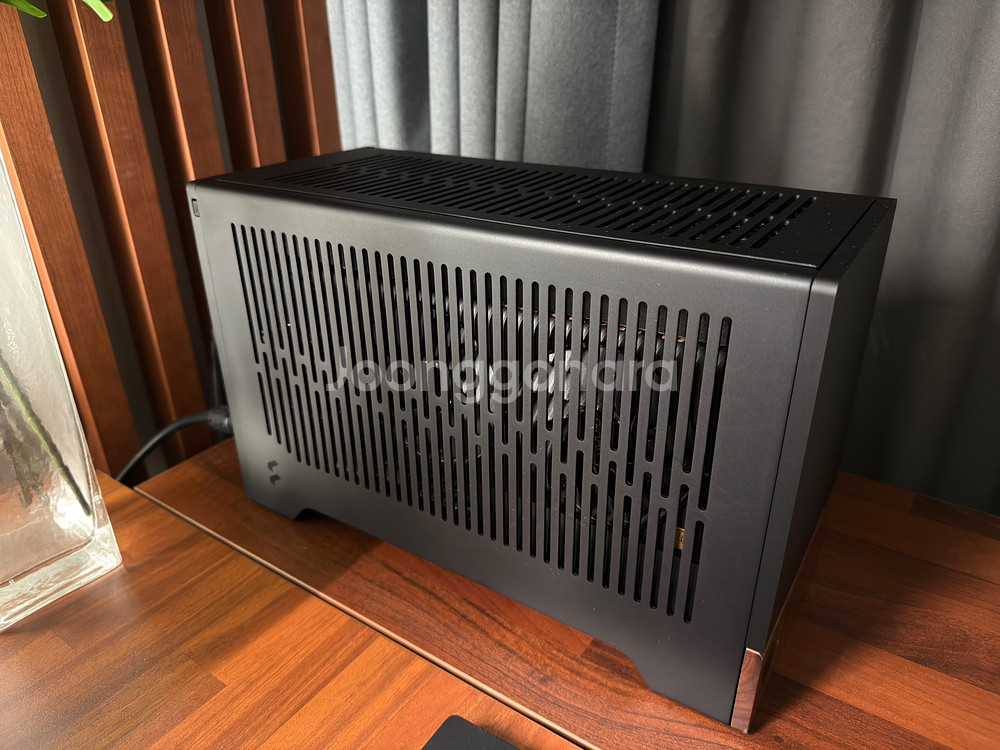 9800X3D + 4070 Ti Super / SFF 프렉탈 테라 완본체--0