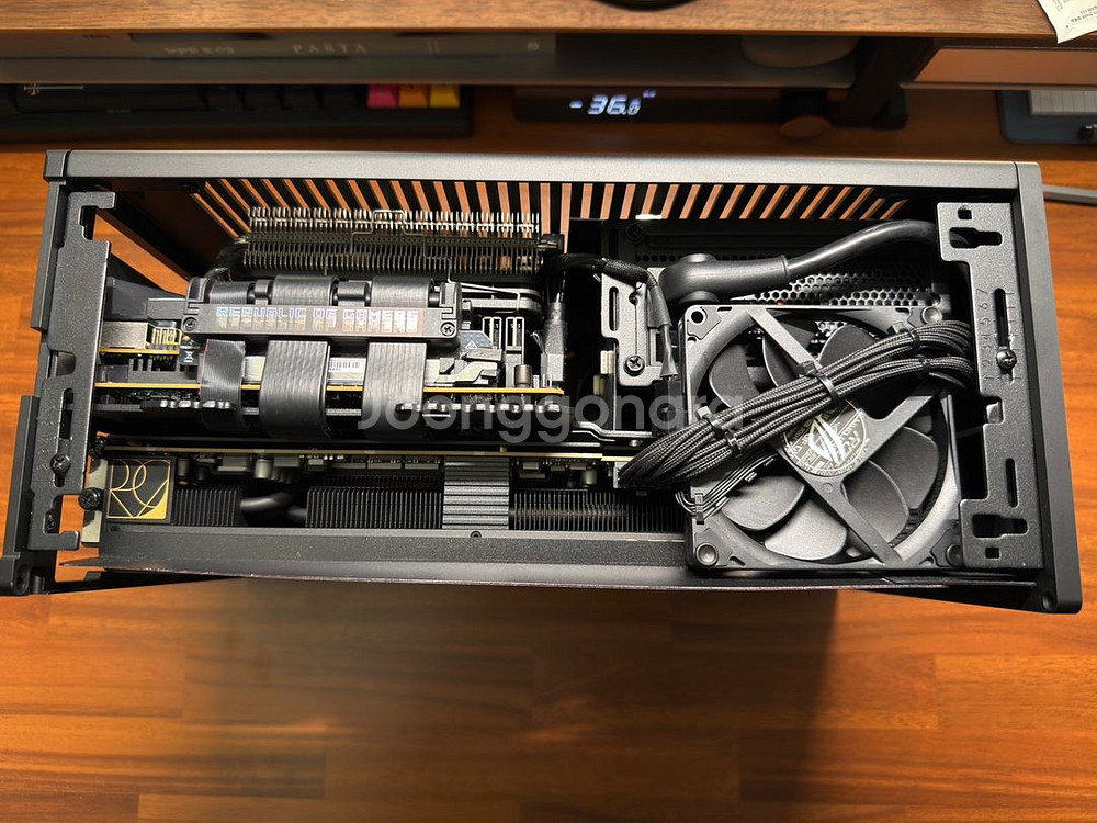 9800X3D + 4070 Ti Super / SFF 프렉탈 테라 완본체--2