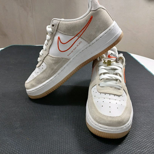 나이키 에어포스1 로우 크림