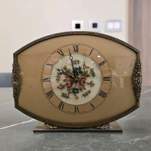 1940 빈티지 영국 Petit Point Embroidery 태엽시계