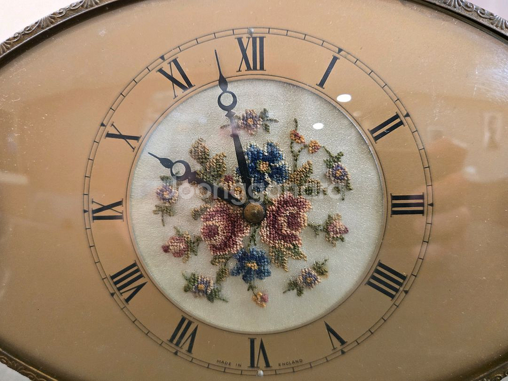 1940 빈티지 영국 Petit Point Embroidery 태엽시계--1