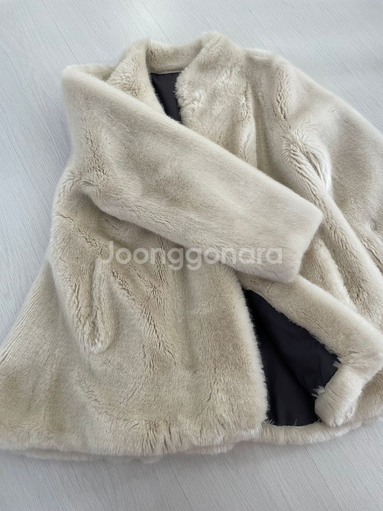 아이보리 퍼 코트--2