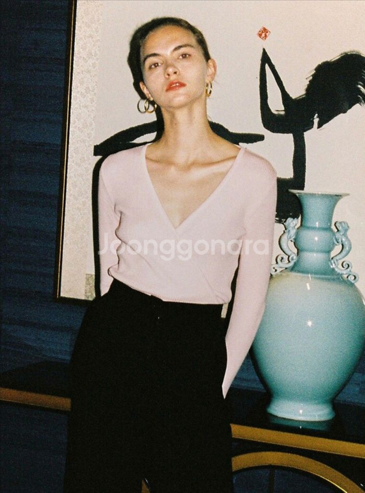 RAIVE 레이브 브이넥 랩 니트--2